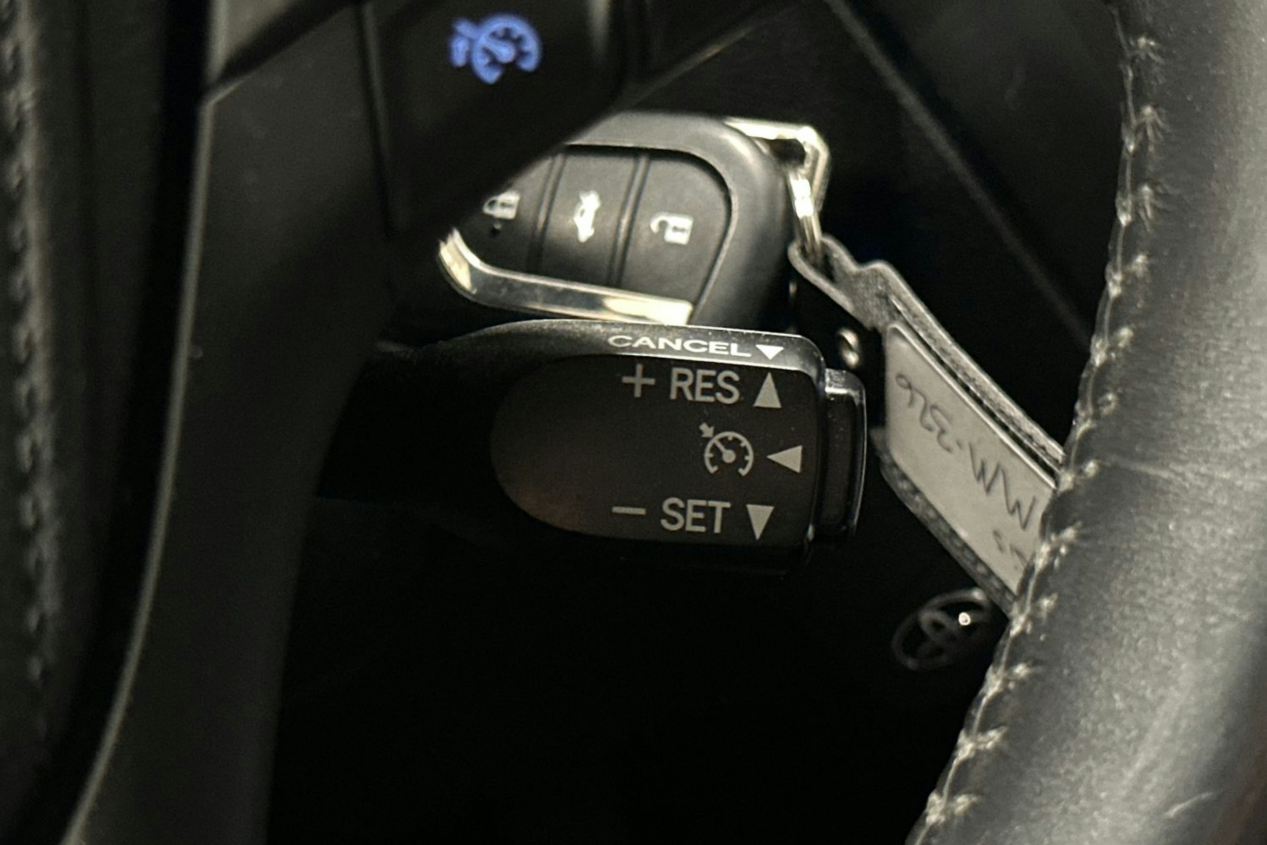 harmaa Toyota Avensis 2017 kuva 25.