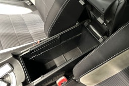 harmaa Toyota Avensis 2017 kuva 27.