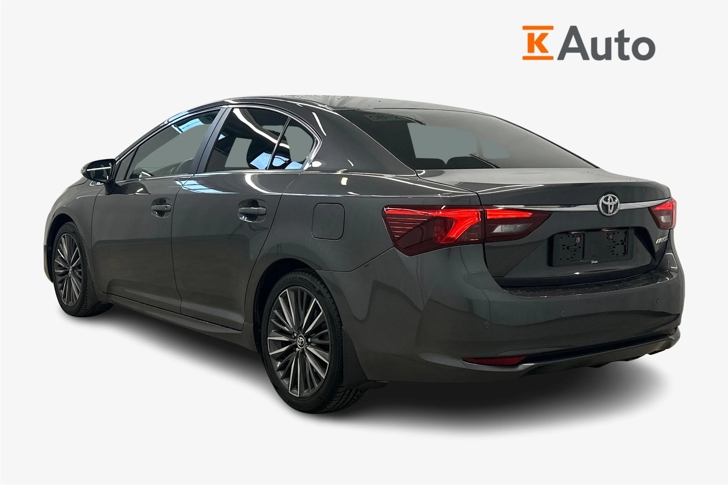harmaa Toyota Avensis 2018 kuva 3.