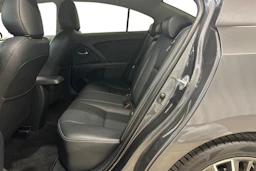 harmaa Toyota Avensis 2018 kuva 11.