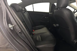 harmaa Toyota Avensis 2018 kuva 12.