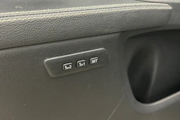 harmaa Toyota Avensis 2018 kuva 17.