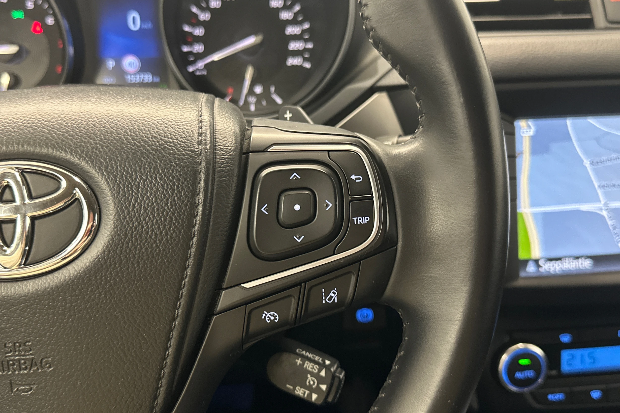 harmaa Toyota Avensis 2018 kuva 19.
