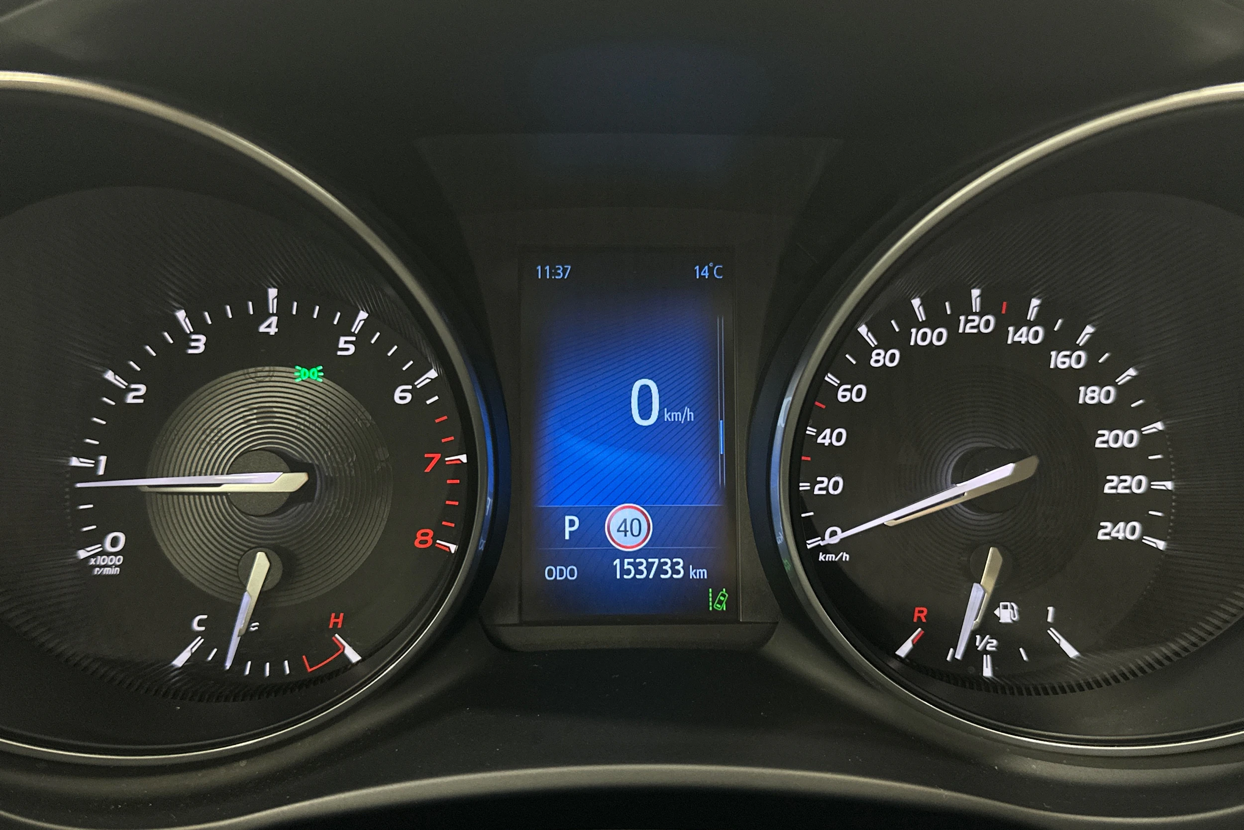 harmaa Toyota Avensis 2018 kuva 20.