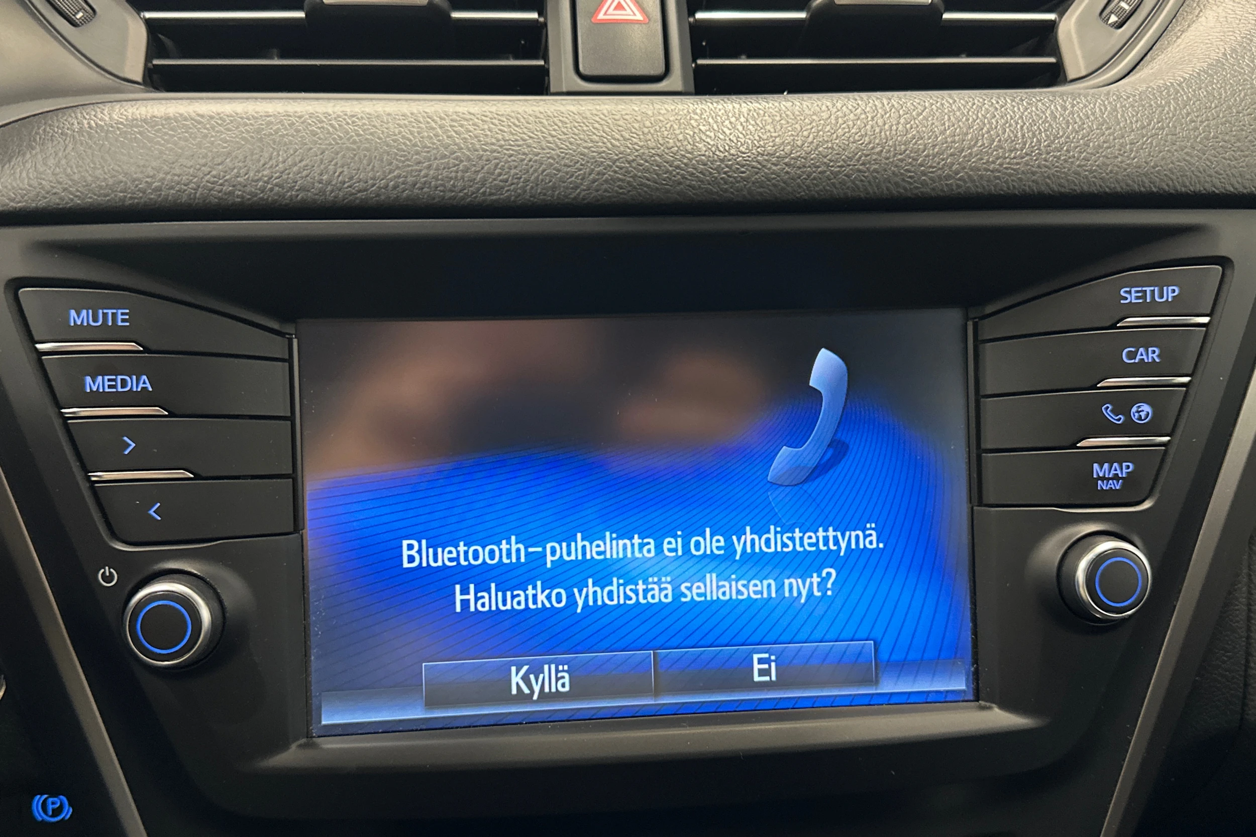 harmaa Toyota Avensis 2018 kuva 23.
