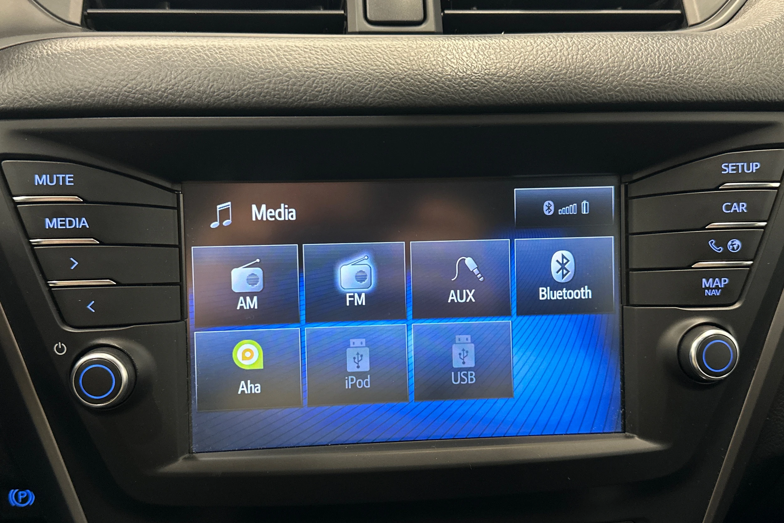 harmaa Toyota Avensis 2018 kuva 24.