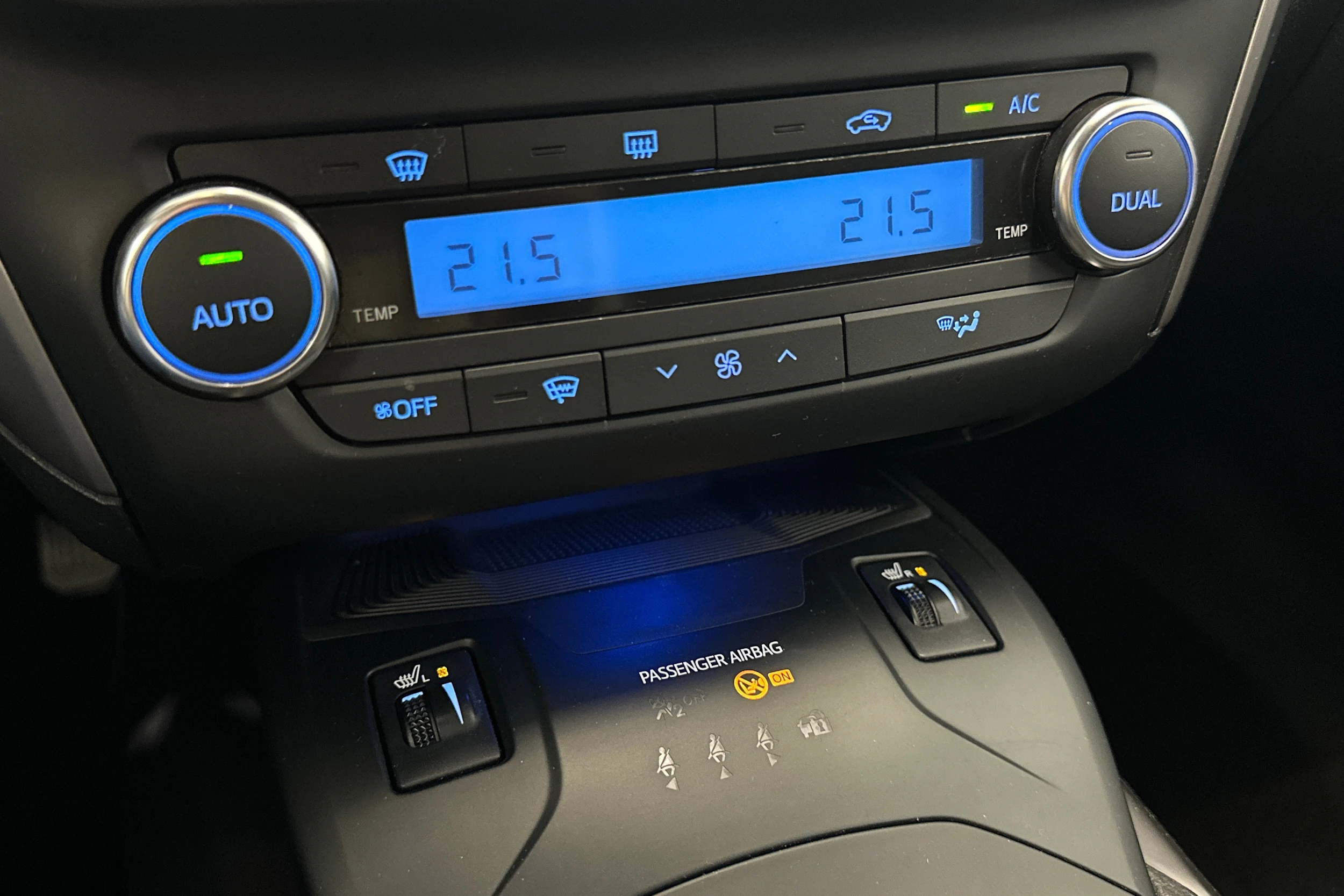 harmaa Toyota Avensis 2018 kuva 25.