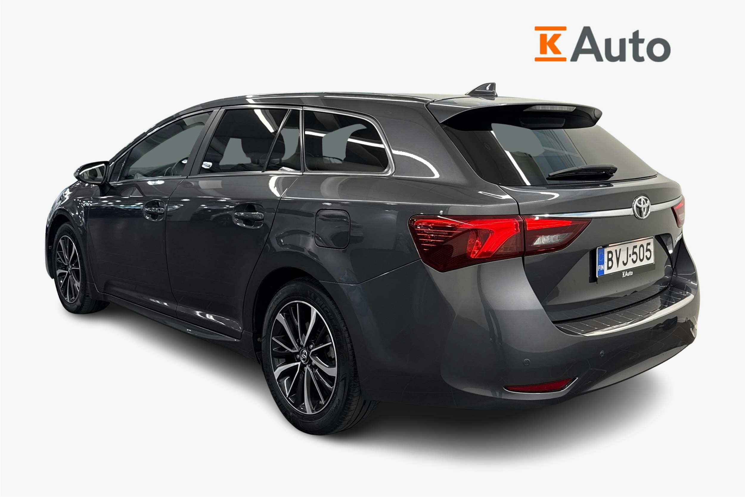 harmaa Toyota Avensis 2018 kuva 2.