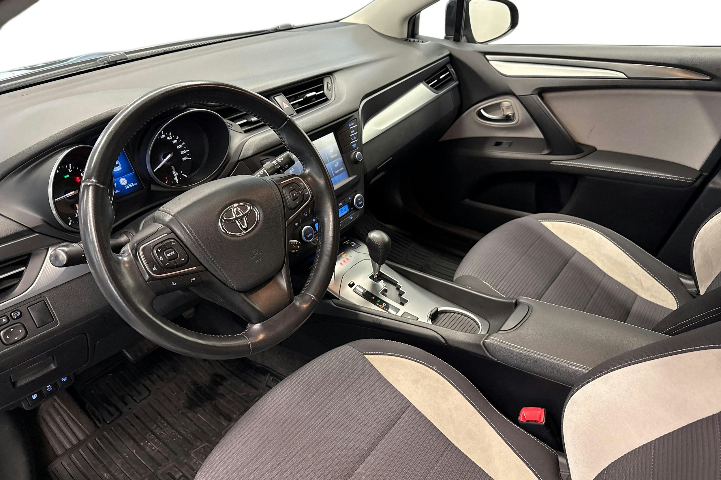 harmaa Toyota Avensis 2018 kuva 6.