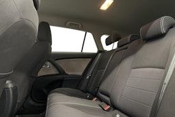 harmaa Toyota Avensis 2018 kuva 8.