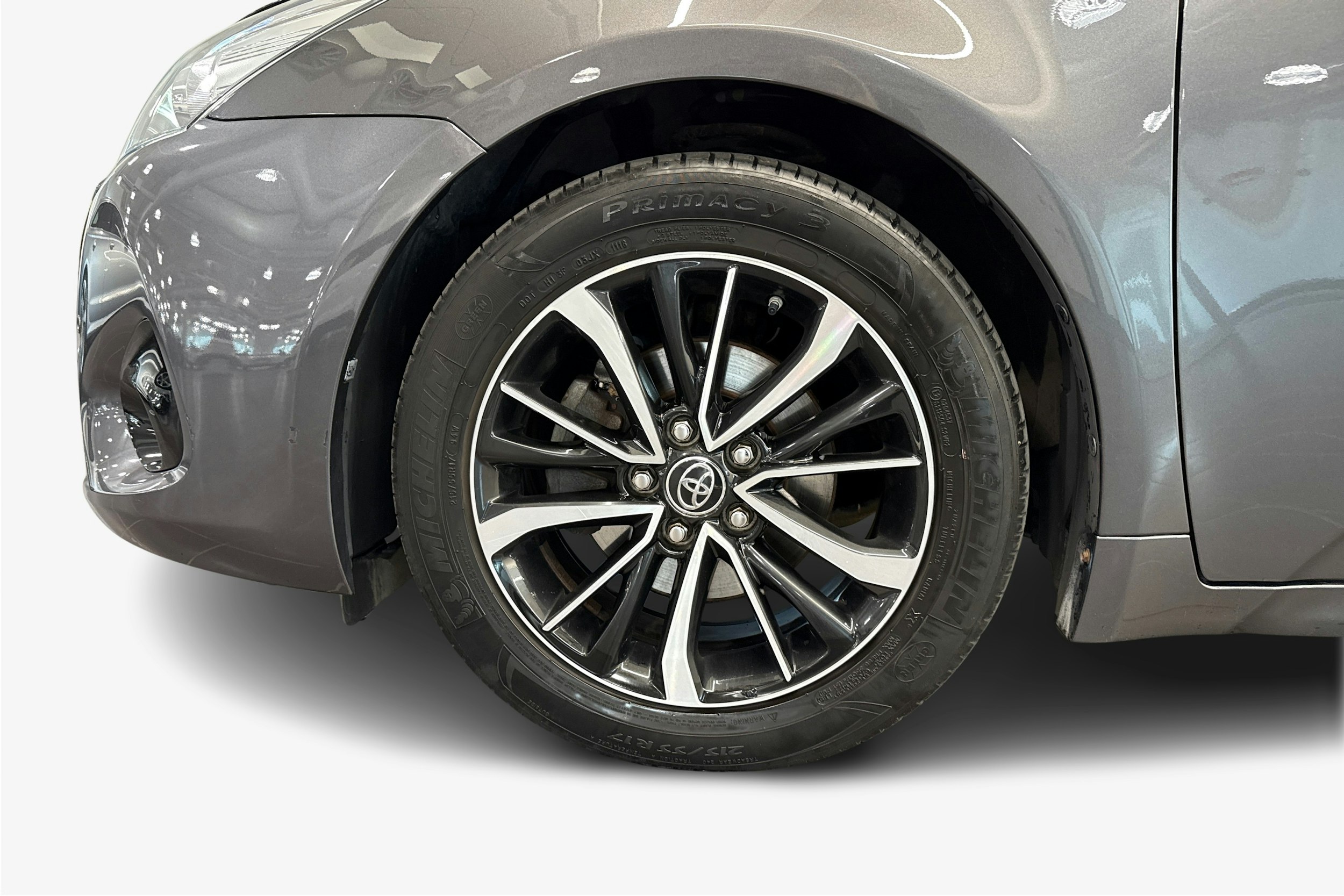 harmaa Toyota Avensis 2018 kuva 9.