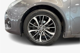 harmaa Toyota Avensis 2018 kuva 9.