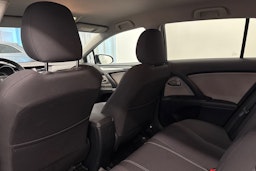 harmaa Toyota Avensis 2018 kuva 11.