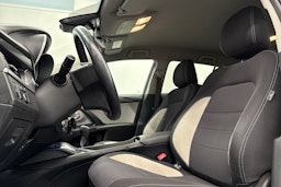 harmaa Toyota Avensis 2018 kuva 12.