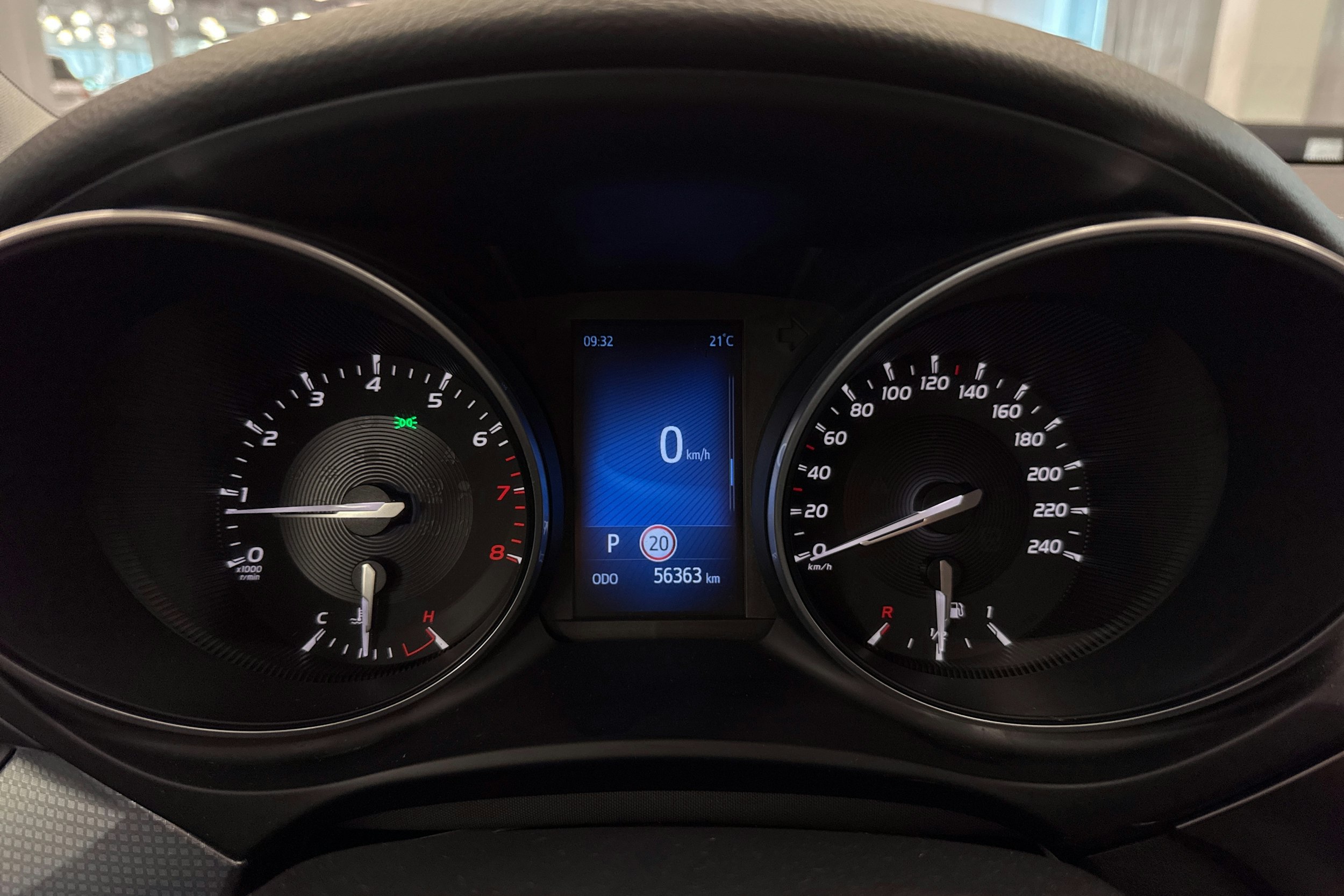harmaa Toyota Avensis 2018 kuva 14.