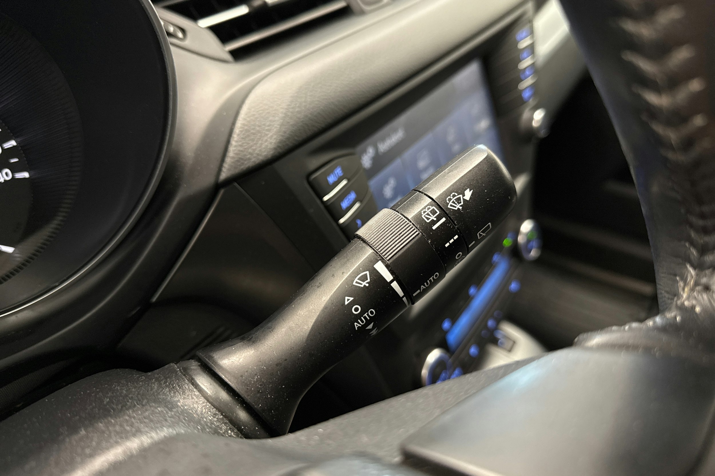 harmaa Toyota Avensis 2018 kuva 16.