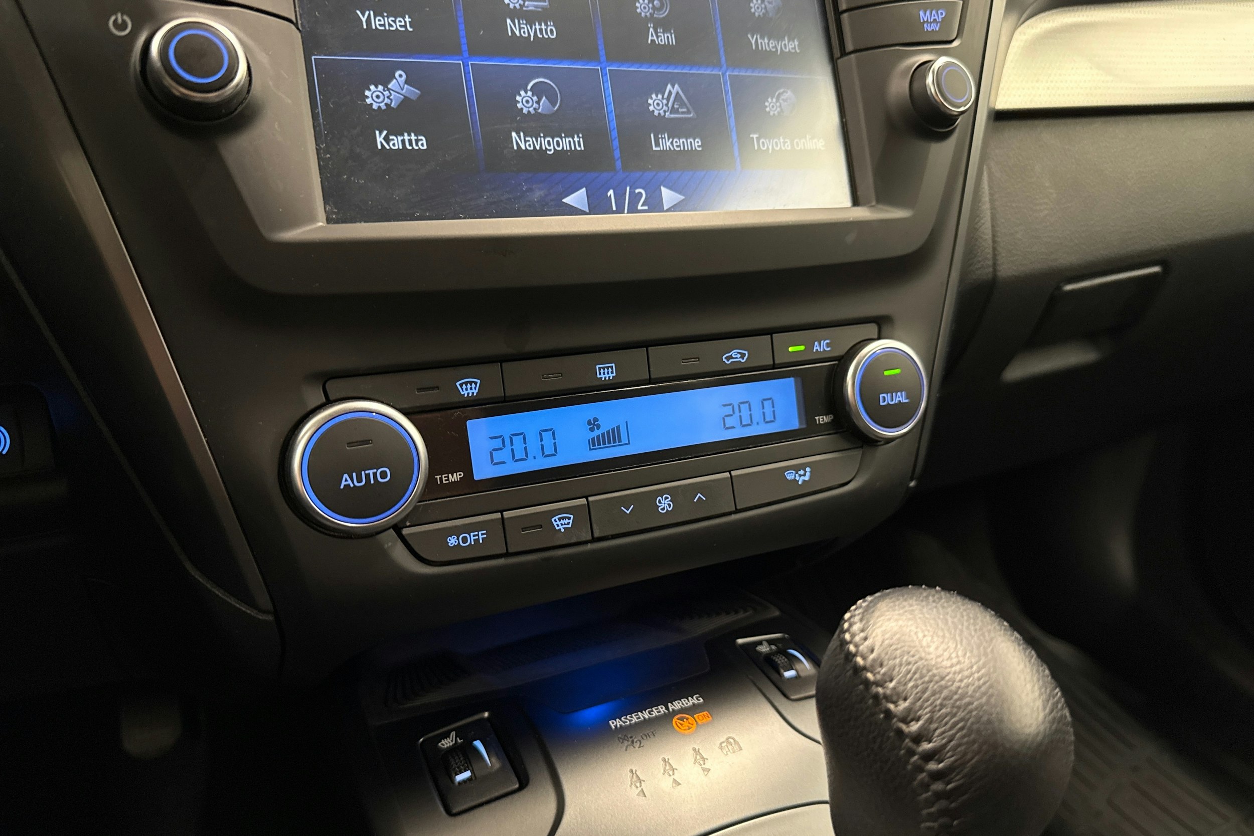 harmaa Toyota Avensis 2018 kuva 24.