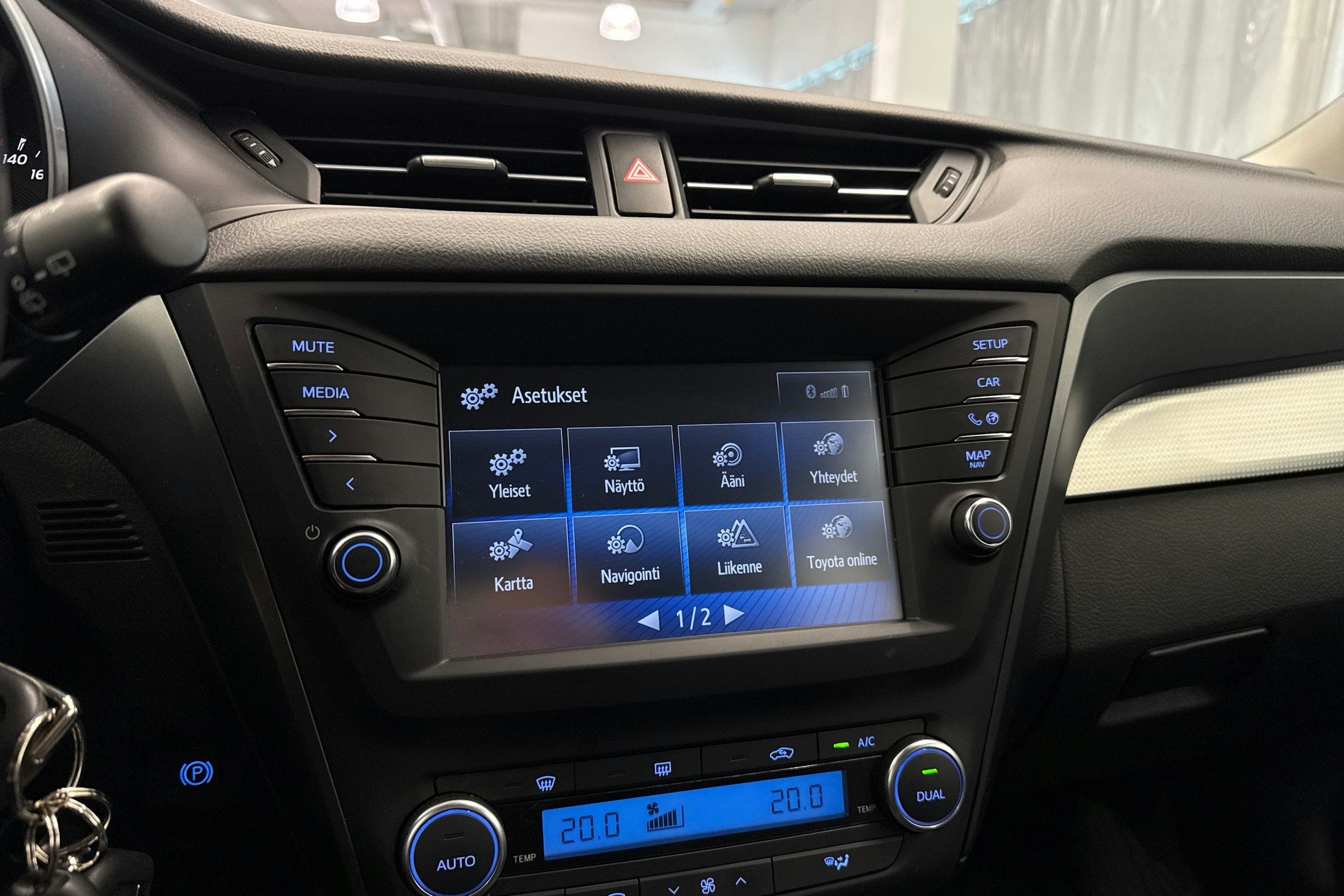 harmaa Toyota Avensis 2018 kuva 25.