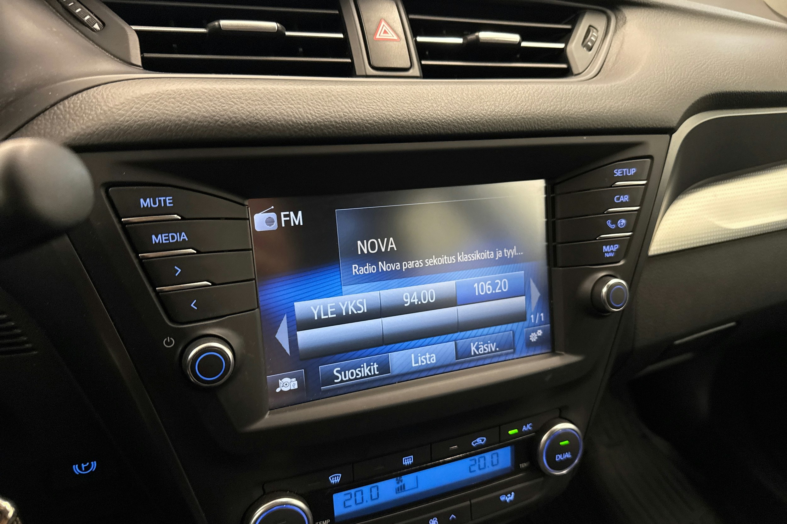 harmaa Toyota Avensis 2018 kuva 28.