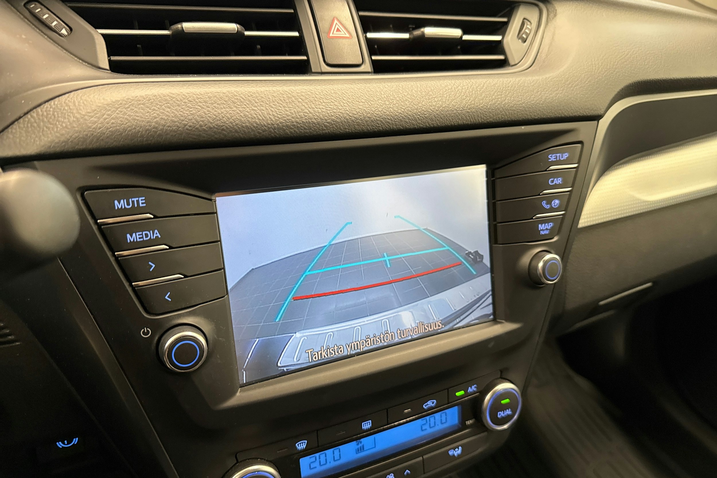 harmaa Toyota Avensis 2018 kuva 29.