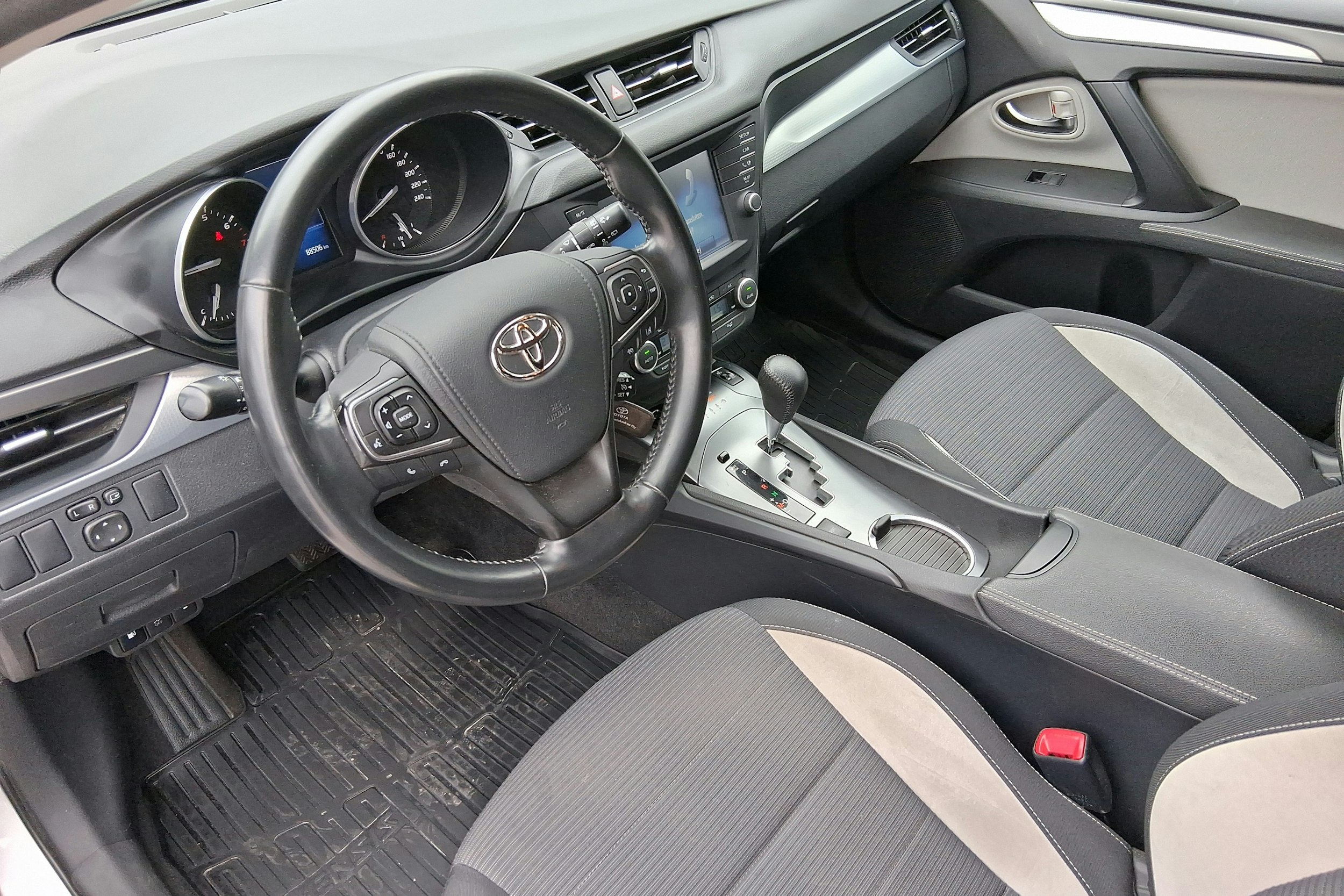 hopea Toyota Avensis 2018 kuva 6.