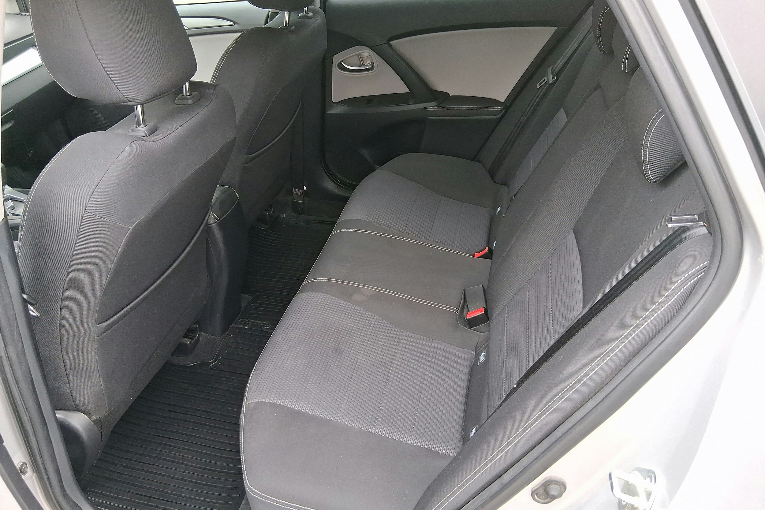 hopea Toyota Avensis 2018 kuva 8.