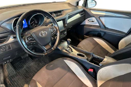 valkoinen Toyota Avensis 2018 kuva 3.