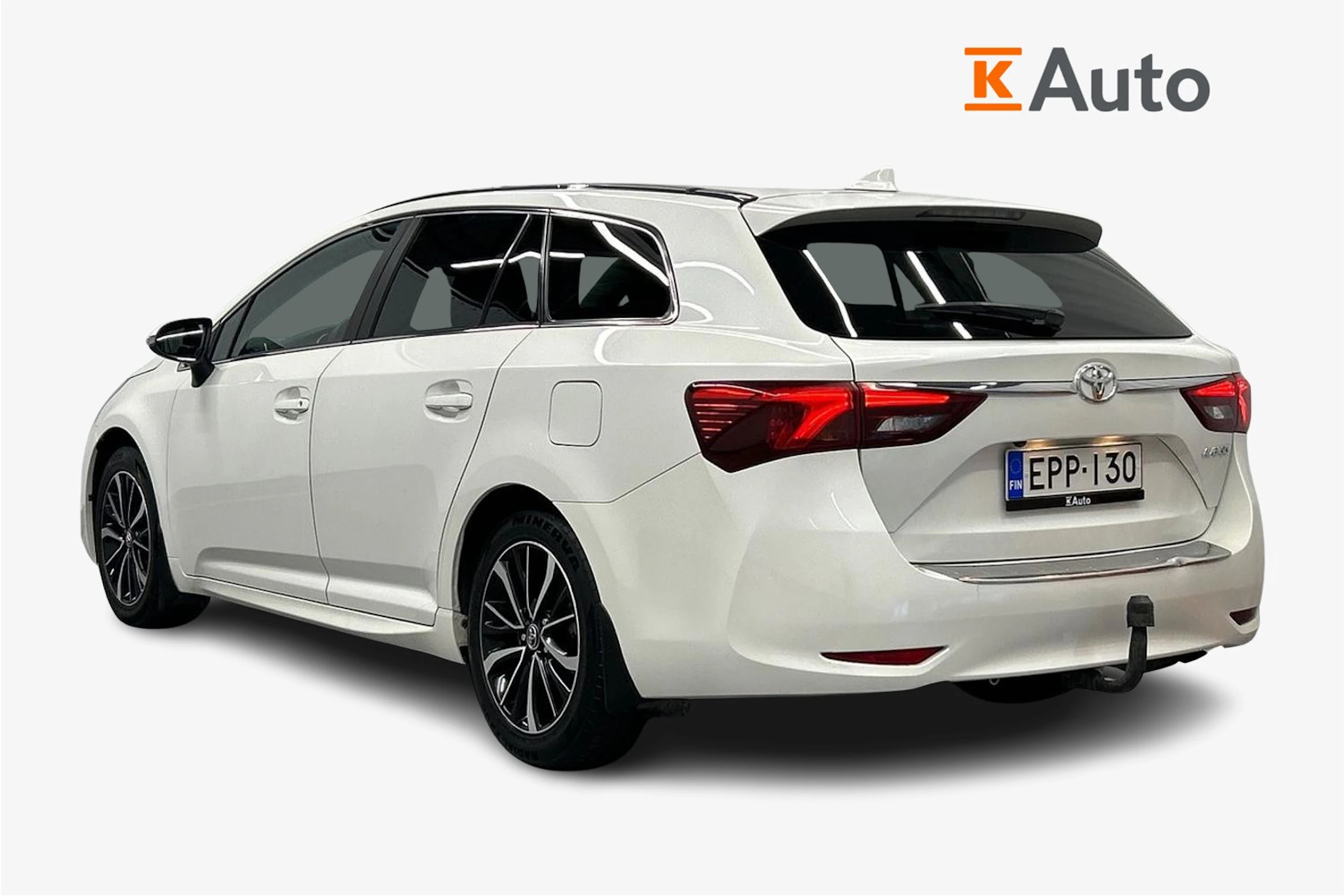 valkoinen Toyota Avensis 2018 kuva 2.