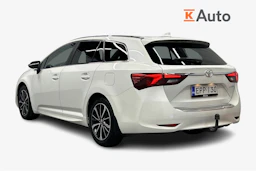 valkoinen Toyota Avensis 2018 kuva 2.