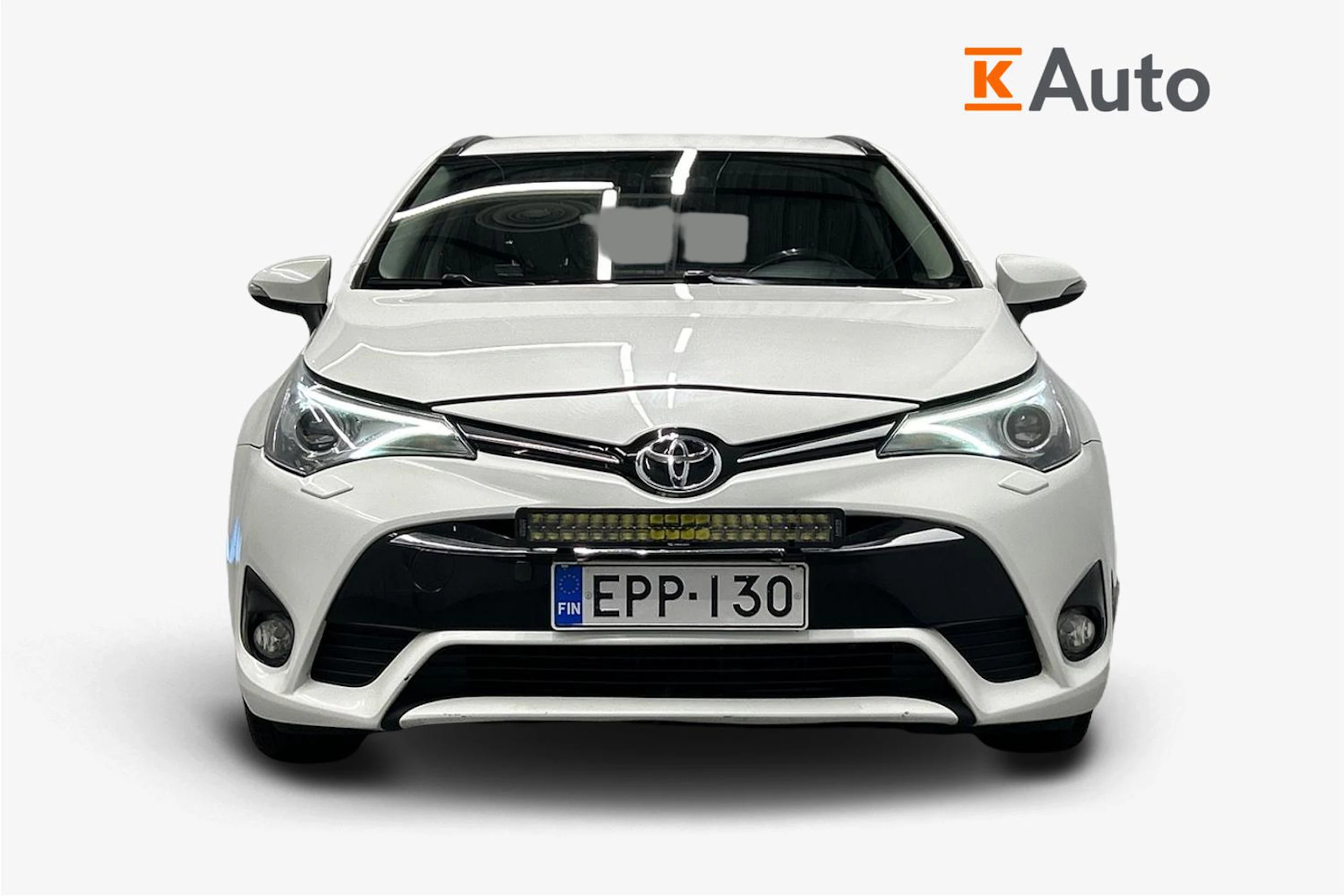 valkoinen Toyota Avensis 2018 kuva 4.