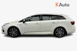 valkoinen Toyota Avensis 2018 kuva 5.