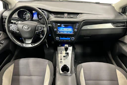 valkoinen Toyota Avensis 2018 kuva 7.