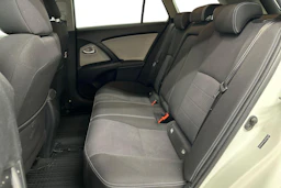 valkoinen Toyota Avensis 2018 kuva 8.