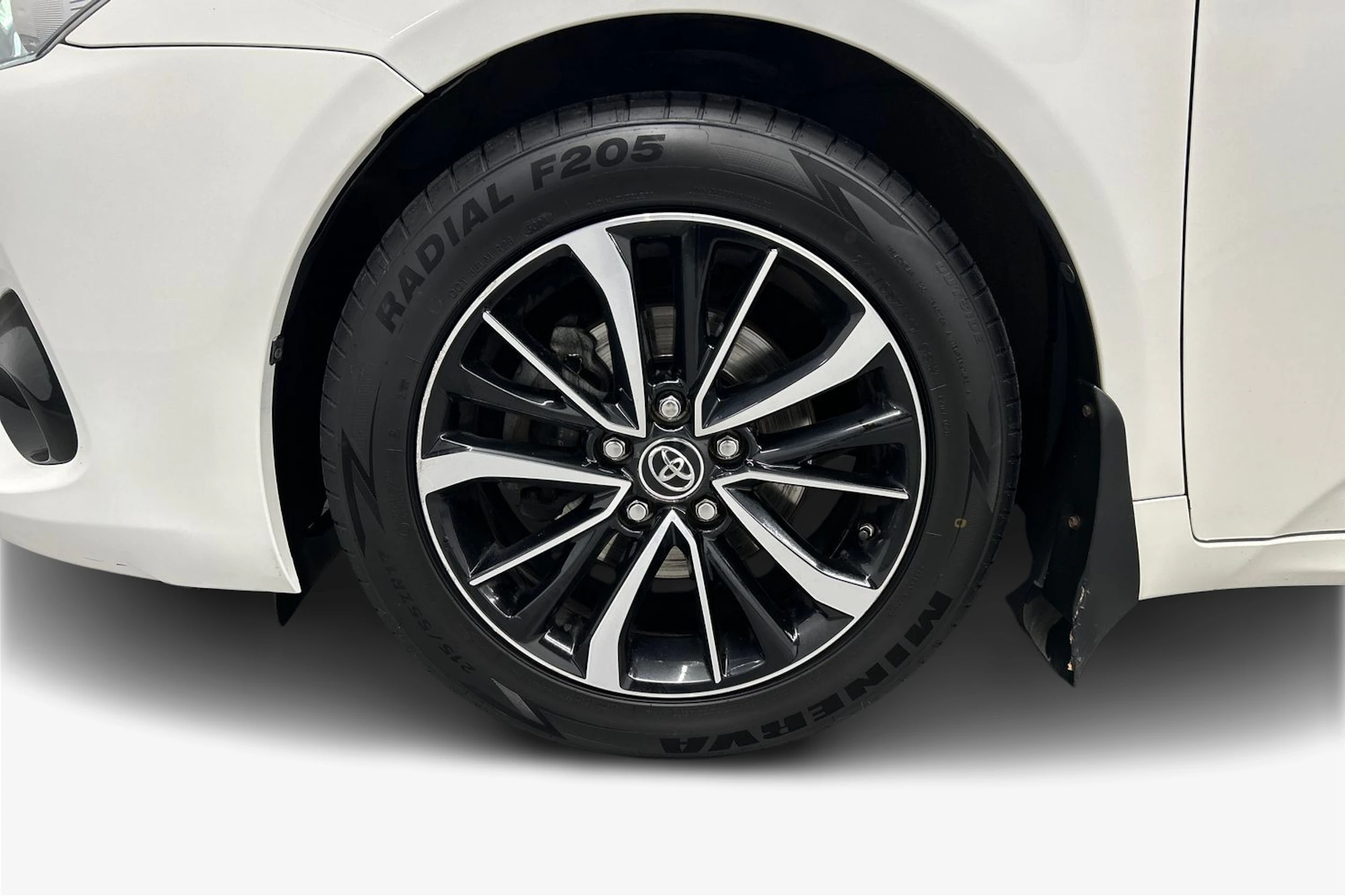 valkoinen Toyota Avensis 2018 kuva 9.