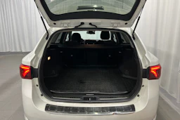 valkoinen Toyota Avensis 2018 kuva 12.