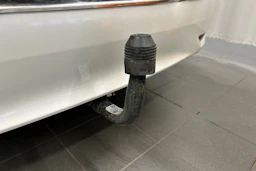 valkoinen Toyota Avensis 2018 kuva 13.