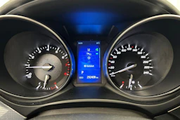 valkoinen Toyota Avensis 2018 kuva 15.