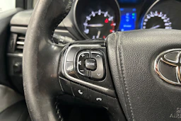 valkoinen Toyota Avensis 2018 kuva 16.