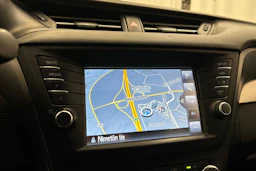 valkoinen Toyota Avensis 2018 kuva 20.