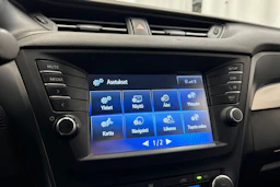 valkoinen Toyota Avensis 2018 kuva 21.