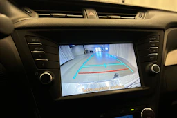 valkoinen Toyota Avensis 2018 kuva 22.