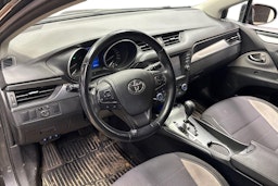 harmaa Toyota Avensis 2018 kuva 3.