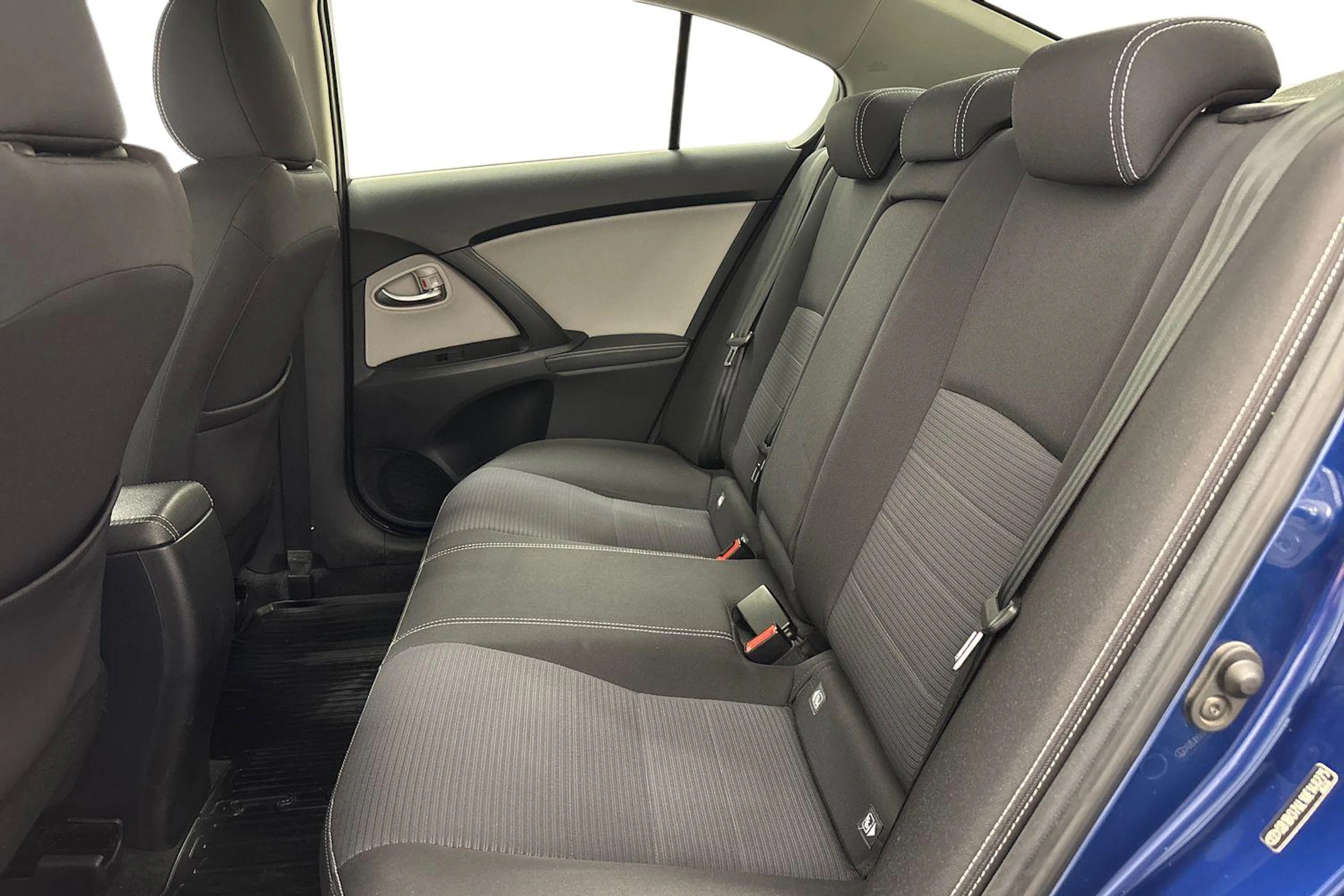 sininen Toyota Avensis 2018 kuva 8.