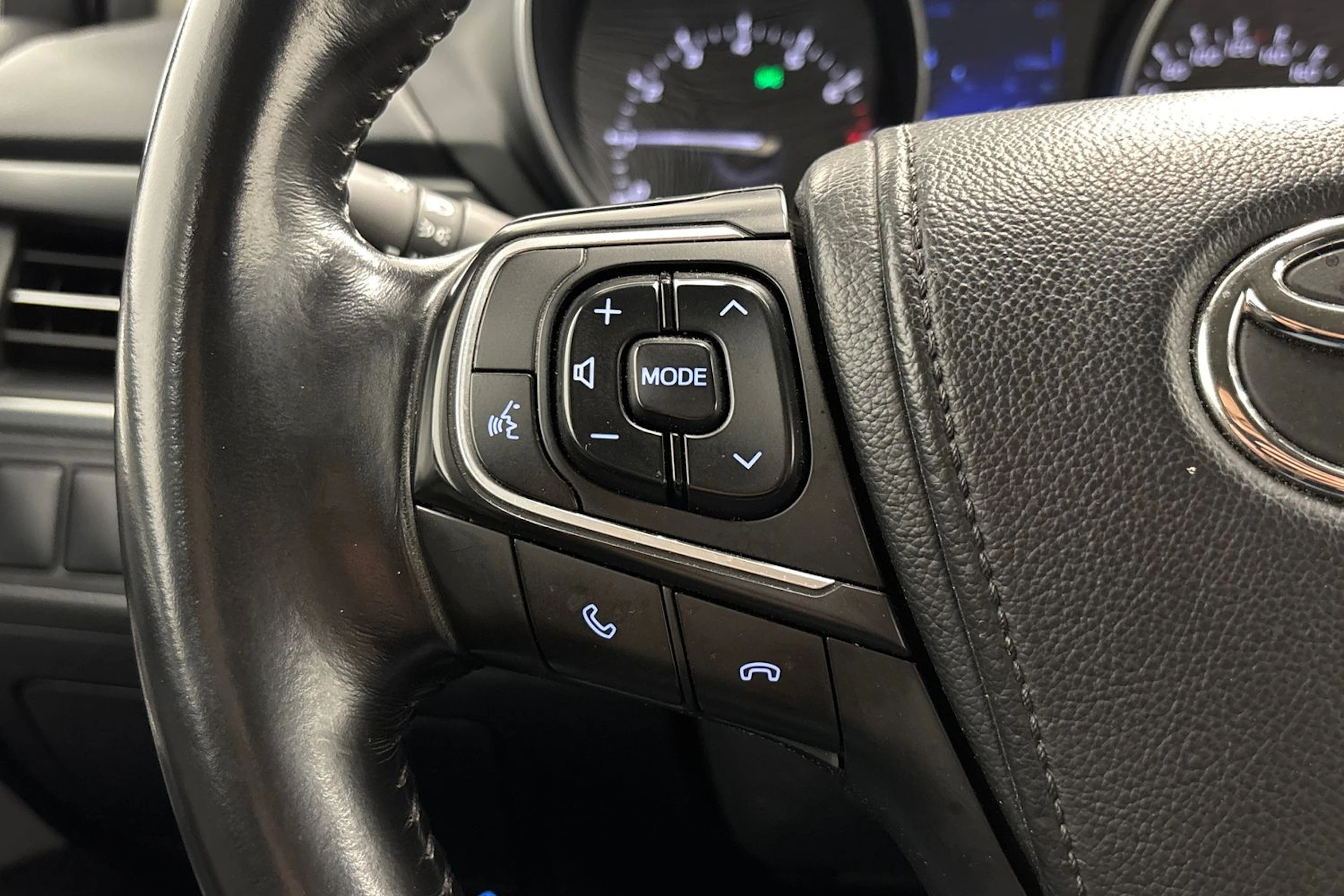 sininen Toyota Avensis 2018 kuva 13.