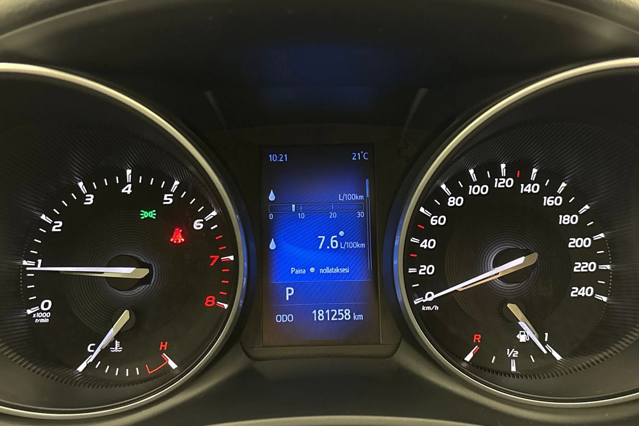 sininen Toyota Avensis 2018 kuva 16.