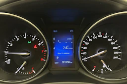 sininen Toyota Avensis 2018 kuva 16.