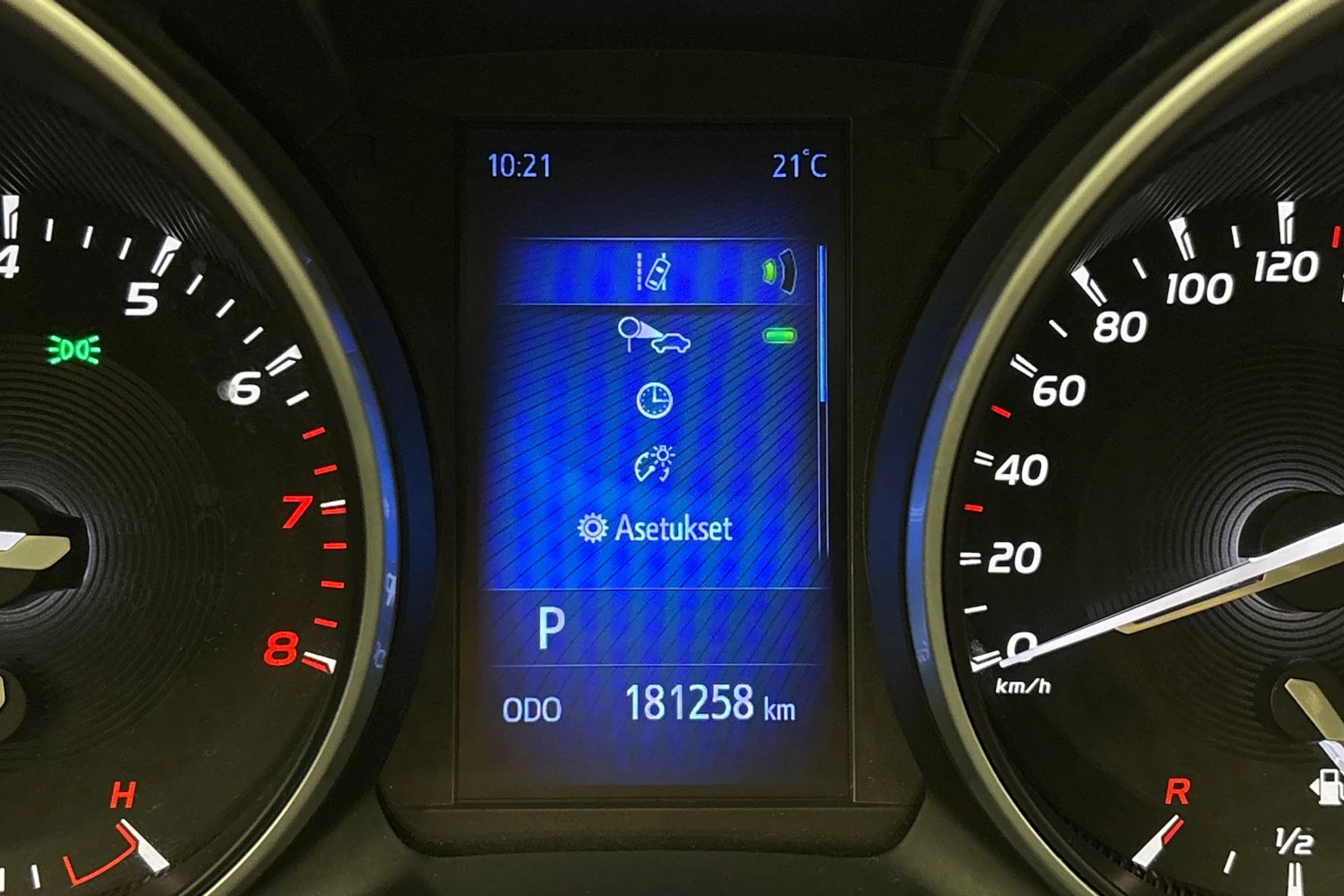 sininen Toyota Avensis 2018 kuva 17.