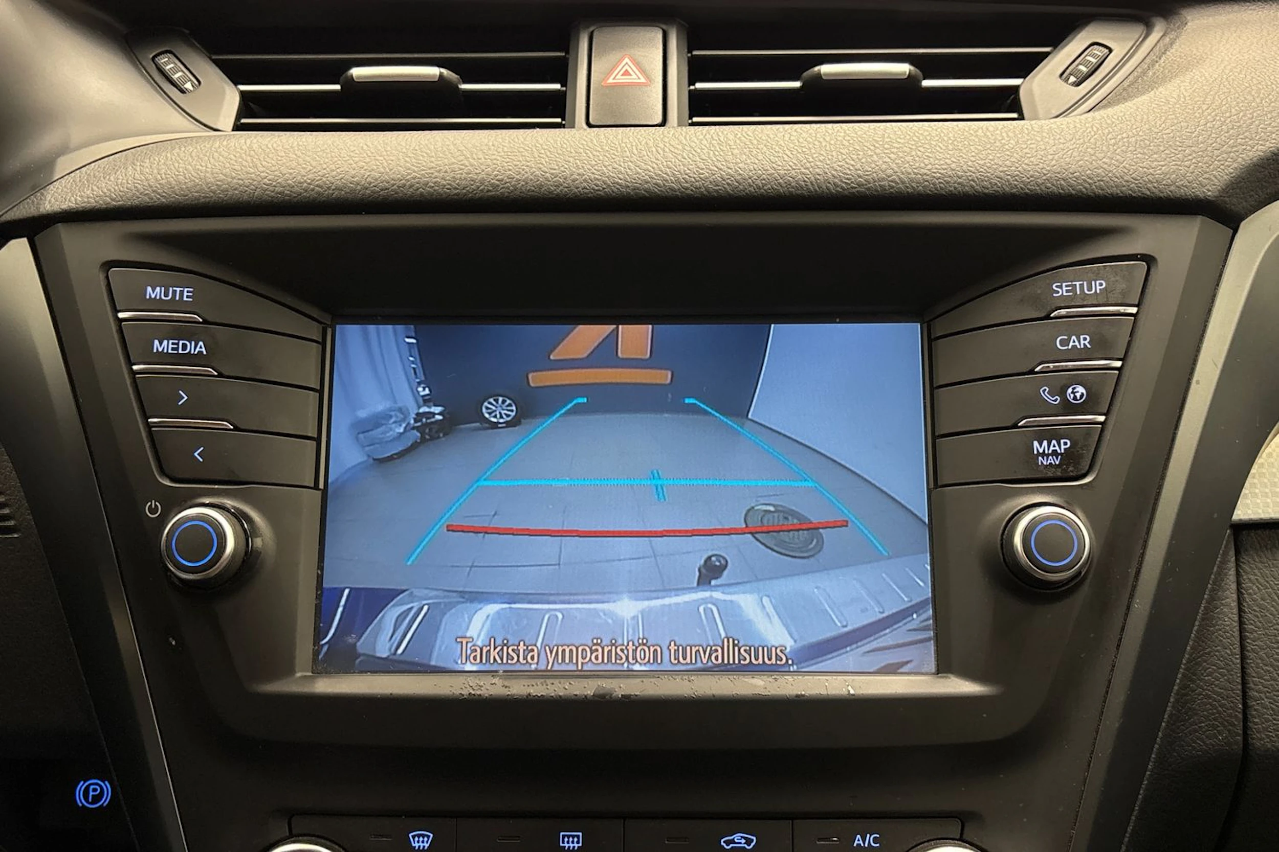 sininen Toyota Avensis 2018 kuva 18.