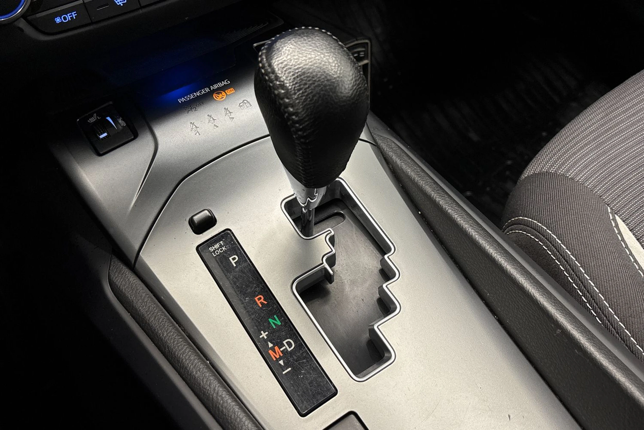 sininen Toyota Avensis 2018 kuva 20.