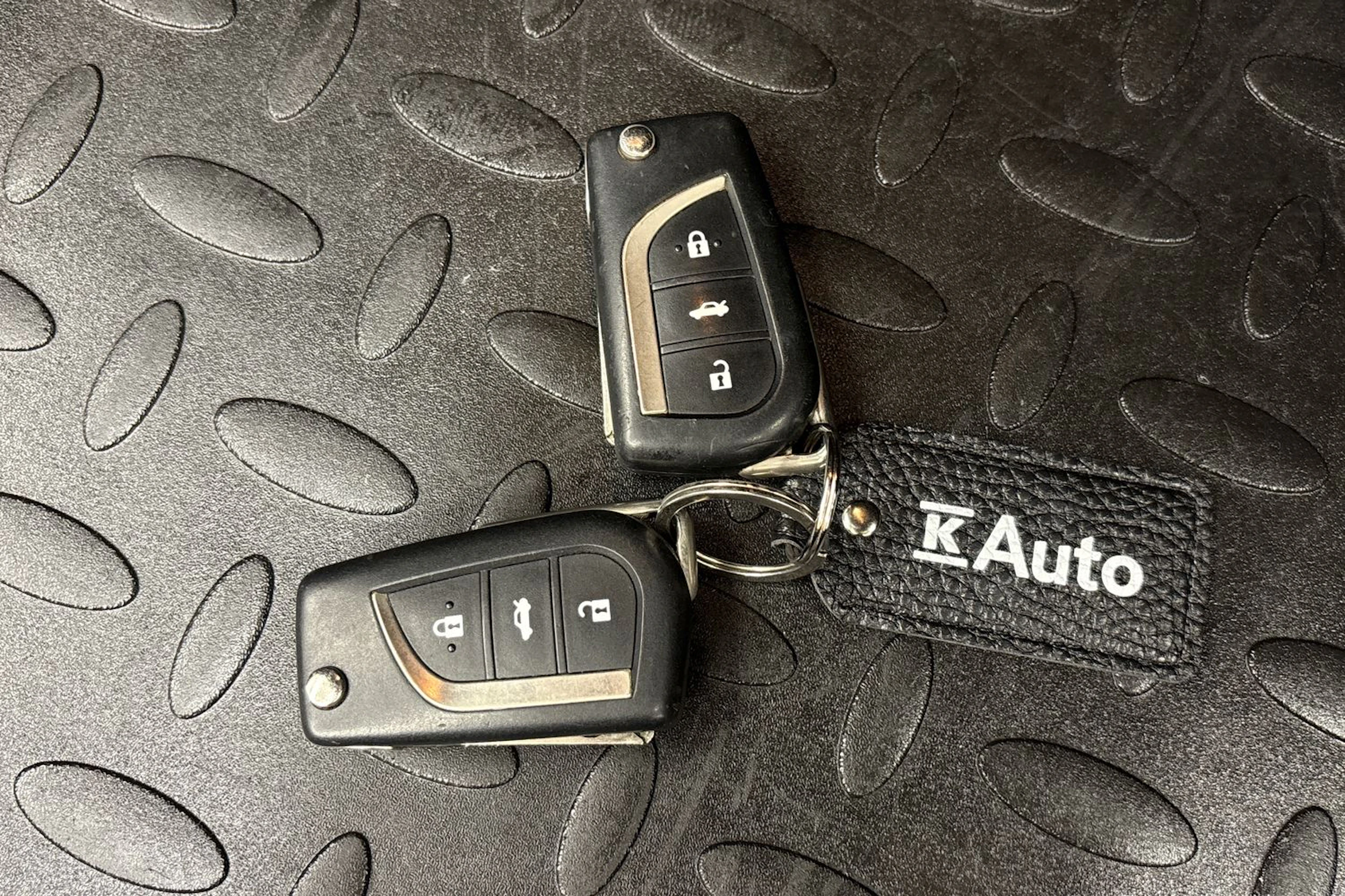 sininen Toyota Avensis 2018 kuva 22.